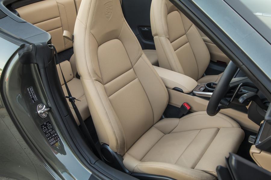 Интерьер Porsche 911 Carrera S Cabriolet 2020 года  (AU) (фото 21 из 25)